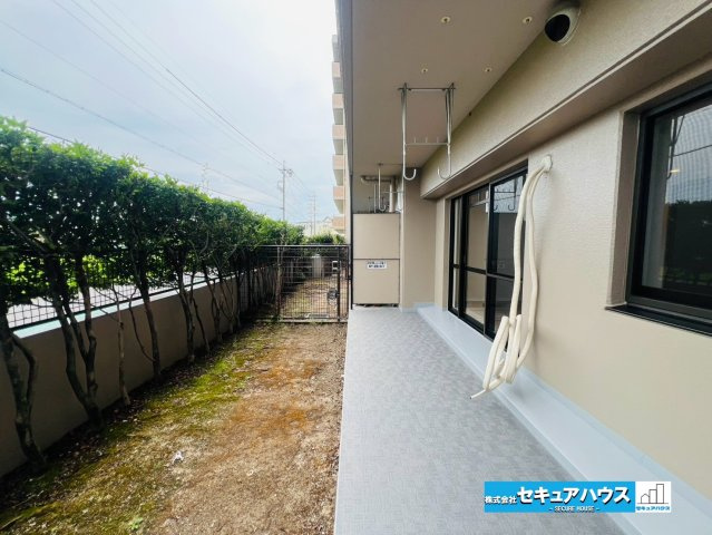 シャトレー刈谷ウイングの庭|【専用庭】
◆テラス面積10.36㎡＋専用庭8.19㎡の計18.55㎡の広々としたお庭スペース付きです♪お子様やペットの遊び場として活躍します！　　　　　　　　　　　　　　　　　　　　　　　　　　　　