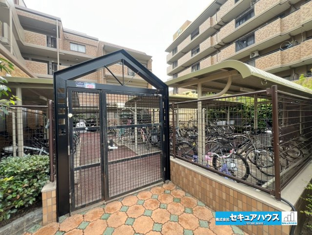 シャトレー刈谷ウイングの駐輪場|【駐輪場】
◆空き状況はお問い合わせください♪　　　　　　　　　　　　　　　　　　　　　　　　　　　　　　　　　　　　　　　　　　　　　　　　　　　　　　　　　　　　　　　　　　　　　　　　　　　　　