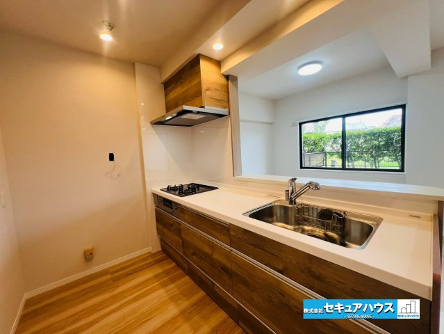 シャトレー刈谷ウイングのキッチン|【キッチン】
◆料理をしながらリビングの様子を見ることができます。
◆システムキッチン新品交換済みです♪　　　　　　　　　　　　　　　　　　　　　　　　　　　　　　　　　　　　　　　　　　　　　　　　