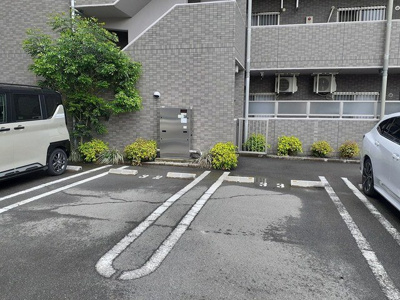【駐車場】 | メゾンドファミーユ鶴見緑地公園