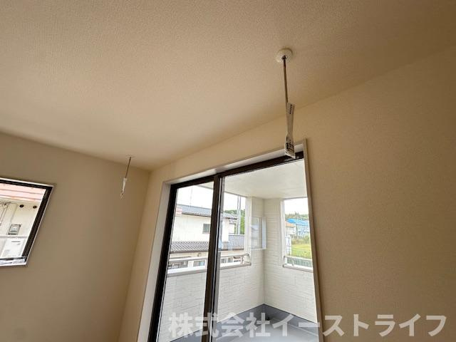 【新築戸建】　いわき市四倉町上仁井田2期　長期優良住宅のその他|同社施工写真　室内物干しです。雨天時や花粉の季節にとても重宝します。