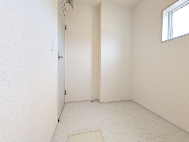 【新築戸建】　いわき市四倉町上仁井田2期　長期優良住宅のランドリースペース|1号棟写真　脱衣所とランドリールームが独立しています。