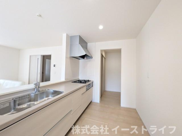 【新築戸建】　いわき市四倉町上仁井田2期　長期優良住宅のキッチン|1号棟写真　対面キッチンを選ぶ方の多くが、家族とのコミュニケーションを重視して選ばれます。特に小さなお子さんを持つご家庭では、調理中もお子さんの様子をみられるということは大きな安心に繋がります！