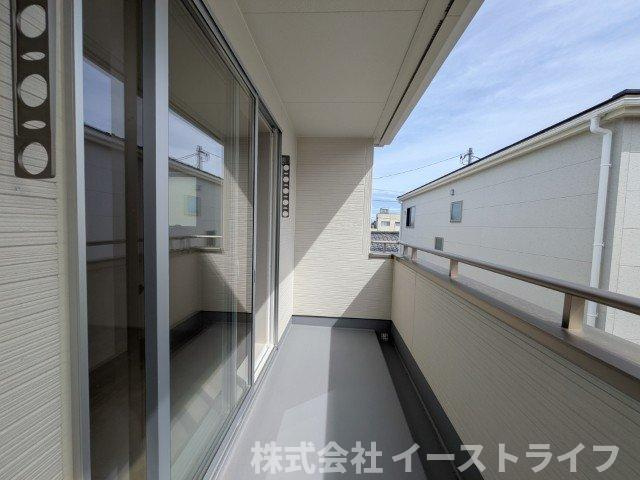 【新築戸建】　いわき市四倉町上仁井田2期　長期優良住宅のバルコニー|1号棟写真　人気のインナーバルコニーです。天気が悪い時も屋根があるため慌てずに済みます。