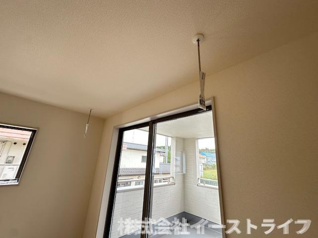 【新築戸建】　いわき市四倉町上仁井田2期　長期優良住宅のその他|同社施工写真　室内物干しです。雨天時や花粉の季節にとても重宝します。