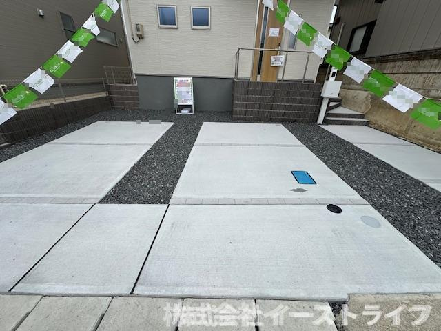 【新築戸建】　いわき市四倉町上仁井田2期　長期優良住宅|同社施工写真　カースペースです。3台の駐車が可能！！