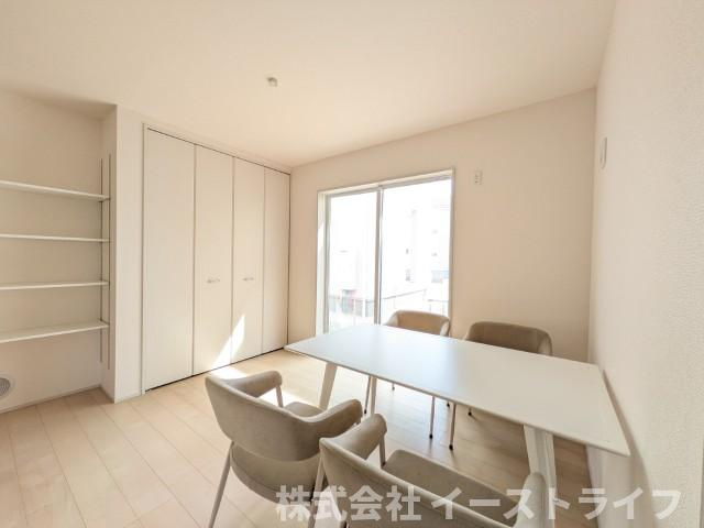 【新築戸建】　いわき市四倉町上仁井田2期　長期優良住宅の居間・リビング|1号棟写真　リビングの広さは18.5帖。家族が自然と集まる広さです。