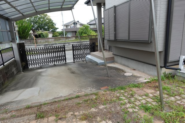 川越市今成3丁目　カースペース付き　戸建貸家の駐車場