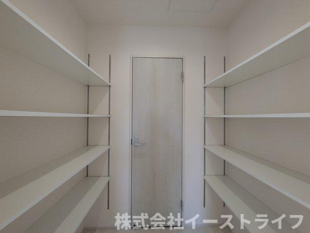 【新築戸建】　いわき市平赤井2期　長期優良住宅　全1棟の収納|キッチン隣には大容量のパントリー付き