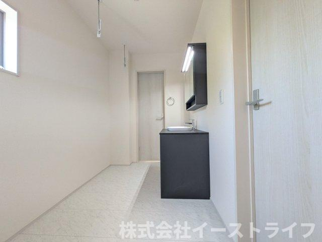 【新築戸建】　いわき市平赤井2期　長期優良住宅　全1棟の収納|キッチン隣には大容量のパントリー付き