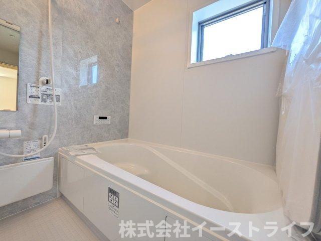 【新築戸建】　いわき市平赤井2期　長期優良住宅　全1棟の浴室|１坪サイズのバスルーム。浴室換気乾燥機を標準装備。乾きやすい床やお手入れのしやすい排水口など、いつも清潔にご使用いただけます。