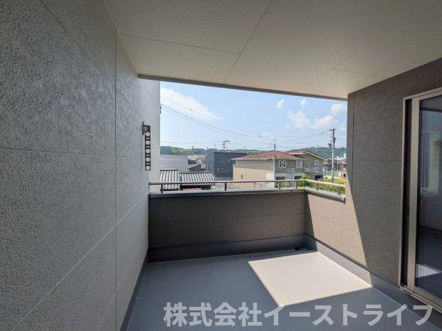 【新築戸建】　いわき市平赤井2期　長期優良住宅　全1棟のバルコニー|バルコニーは広々としていてお洗濯が楽ちんです。また日当たりを好む植物を育てるにはぴったりの空間なので、ガーデニングの場としても楽しむことができます