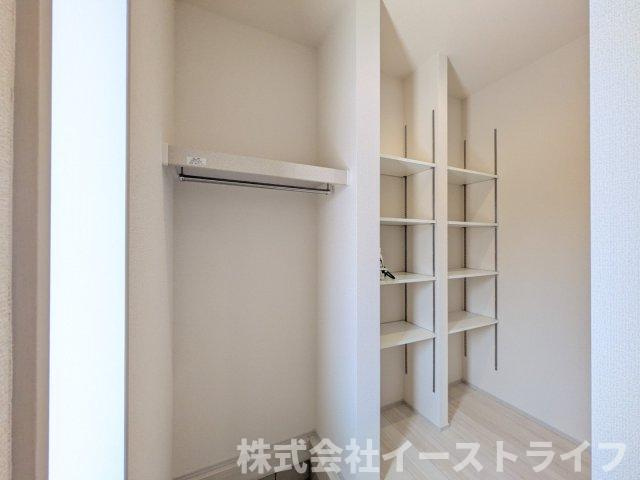 【新築戸建】　いわき市平赤井2期　長期優良住宅　全1棟の収納|シューズクロークには上着なども収納できるクローゼットもあるので、コートなどの収納にも困りません！