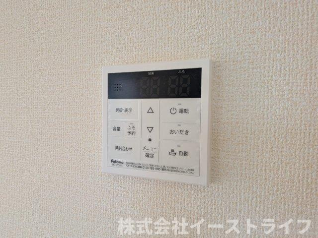【新築戸建】　いわき市平赤井2期　長期優良住宅　全1棟の発電・温水設備|リビング内給湯器リモコンです。