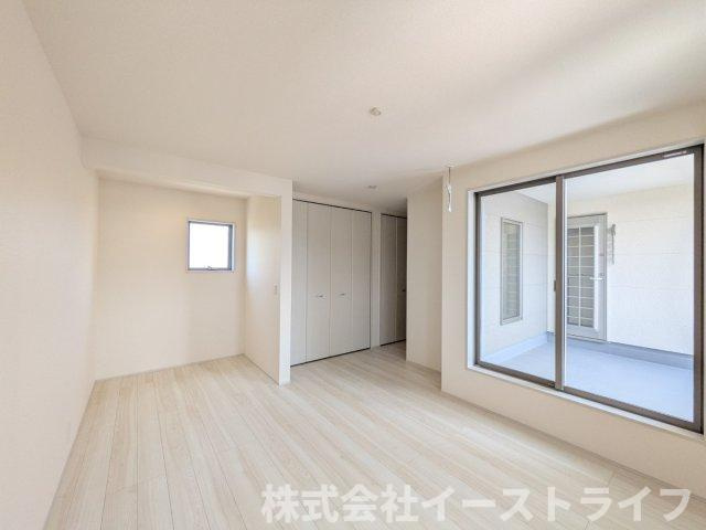 【新築戸建】　いわき市平赤井2期　長期優良住宅　全1棟の寝室|フローリングのお部屋は耐久性があり傷がつきにくいので、一般的な使用ではメンテナンスはあまり必要ありません。また、汚れたらさっと拭き取るだけで、キレイな状態を保つことができます。