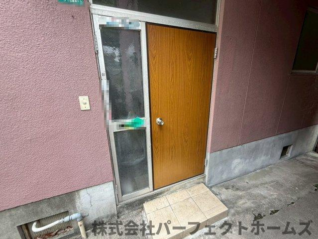 香里ヶ丘1丁目戸建の玄関|シンプルで使いやすい玄関です