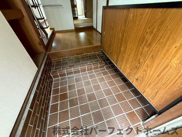 香里ヶ丘1丁目戸建の玄関|ゆったりとした玄関です