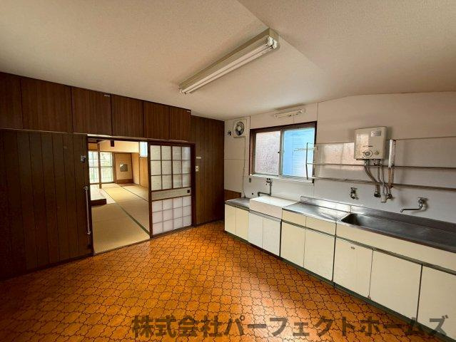 香里ヶ丘1丁目戸建のキッチン|ダイニングキッチンです