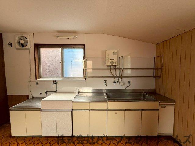 香里ヶ丘1丁目戸建のキッチン|お料理しやすいキッチンです