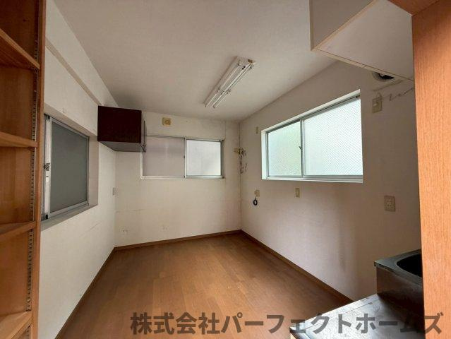 香里ヶ丘1丁目戸建の洋室|使い勝手のいい洋室です