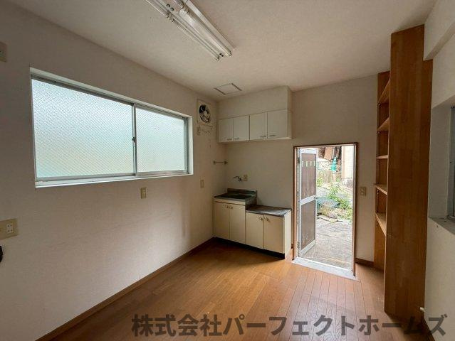 香里ヶ丘1丁目戸建の洋室|明るい洋室です
