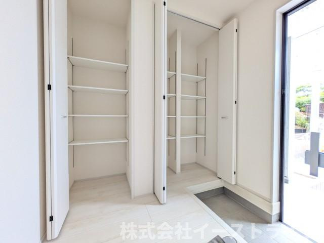 【新築戸建】　いわき市自由ヶ丘4期　長期優良住宅　全2棟の収納|1号棟写真　シューズクローゼットが設置されています。大容量なので家族全員分の靴を収納することができます！