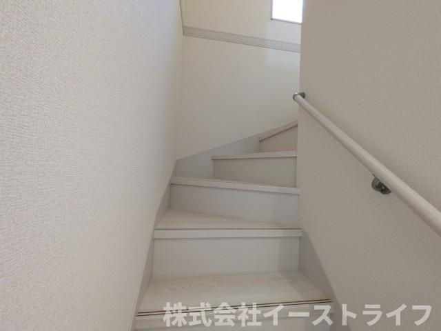【新築戸建】　いわき市自由ヶ丘4期　長期優良住宅　全2棟の内装|1号棟写真　階段には手すりが付いているので上り下りも安心です。