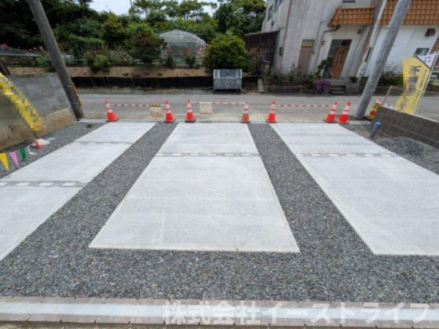 【新築戸建】　いわき市自由ヶ丘4期　長期優良住宅　全2棟の駐車場|2号棟写真　カースペースです。3台駐車可能（車種による）