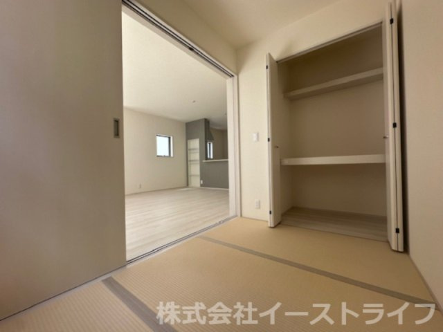 【新築戸建】　いわき市自由ヶ丘4期　長期優良住宅　全2棟の和室|同社施工写真　リビング隣の和室は来客時に重宝します！