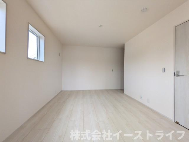 【新築戸建】　いわき市自由ヶ丘4期　長期優良住宅　全2棟の和室|同社施工写真　リビング隣の和室は来客時に重宝します！