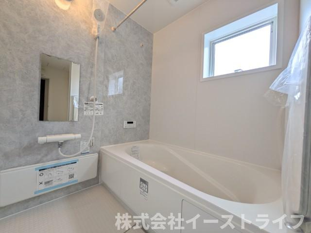 【新築戸建】　いわき市自由ヶ丘4期　長期優良住宅　全2棟のキッチン|1号棟写真　浄水器一体型水栓です。蛇口をひねればいつでもおいしい水が飲めるのが嬉しいです(^^)/水はねの音や食器が当たる音を大幅に軽減する静音仕様のジャンボシンクです。