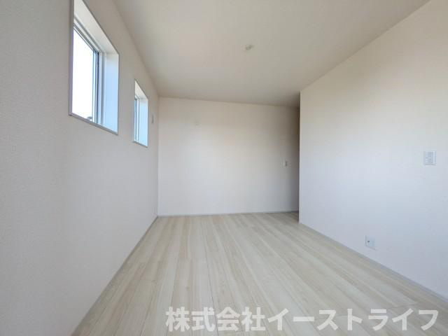 【新築戸建】　いわき市小名浜大原2期　長期優良住宅　の洋室|家具などのインテリアともマッチしておしゃれ感が出しやすく、身の回りの整理がしやすいのも魅力な洋室です。