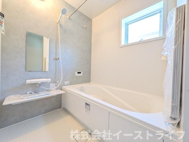 【新築戸建】　いわき市小名浜大原2期　長期優良住宅　の浴室|1坪サイズのバスルーム。浴室換気乾燥機を標準装備。乾きやすい床やお手入れのしやすい排水口など、いつも清潔にご使用いただけます。