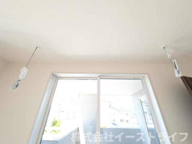 【新築戸建】　いわき市小名浜大原2期　長期優良住宅　の設備|ランドリールームと寝室に物干しバーがついています