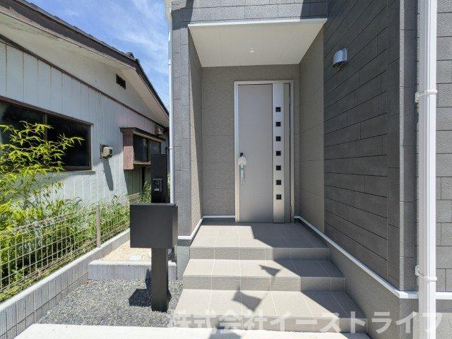 【新築戸建】　いわき市小名浜大原2期　長期優良住宅　の玄関|玄関ポーチも完備された、きれいで明るい玄関です