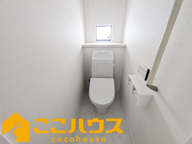 沖縄市知花1丁目273番　新築戸建て　全5棟　B号棟のトイレ|高機能トイレ