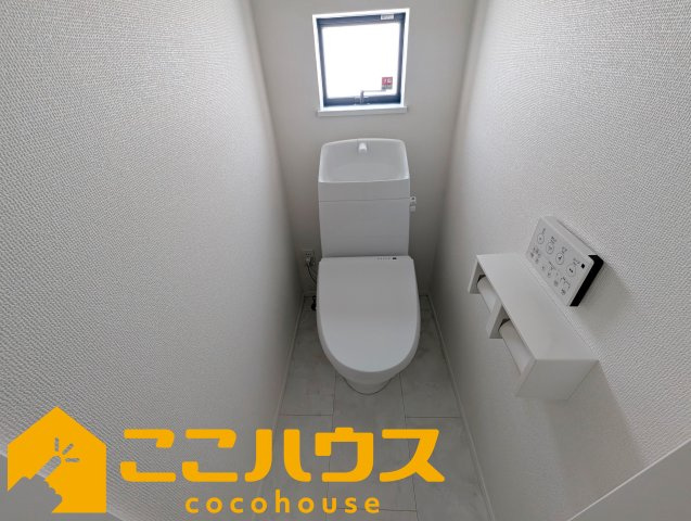沖縄市知花1丁目273番　新築戸建て　全5棟　B号棟のトイレ|2階トイレ