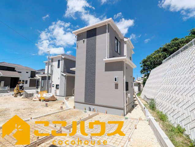 沖縄市知花1丁目273番　新築戸建て　全5棟　B号棟の駐車場|駐車並列2台