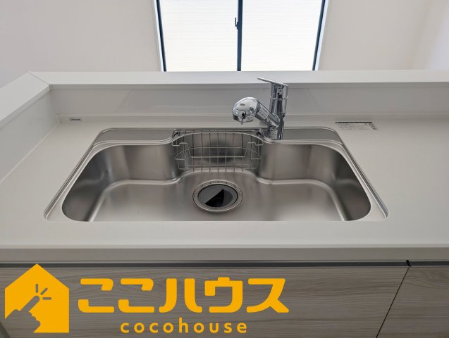 沖縄市知花1丁目273番　新築戸建て　全5棟　B号棟のキッチン|洗い物のしやすいワイドシンク