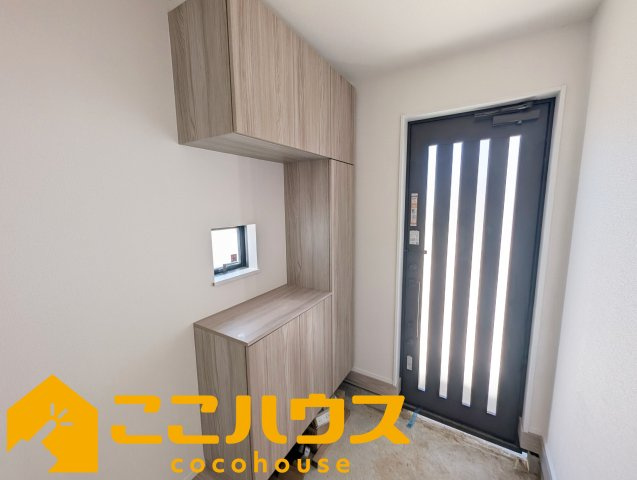 沖縄市知花1丁目273番　新築戸建て　全5棟　B号棟の玄関|玄関