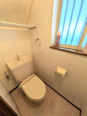 小牧市大字東田中　中古戸建のトイレ|落ち着いたトイレです