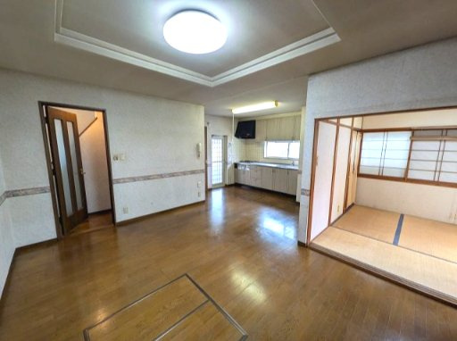 小牧市大字東田中　中古戸建の居間・リビング|ゆったり過ごせる居間です