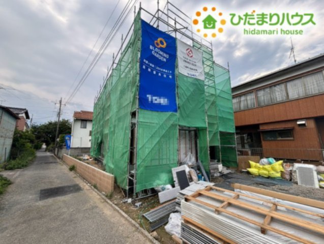 鴻巣市吹上本町2丁目　新築一戸建て　ブルーミングガーデン　01