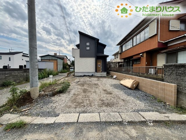 鴻巣市吹上本町2丁目　新築一戸建て　ブルーミングガーデン　01の駐車場
