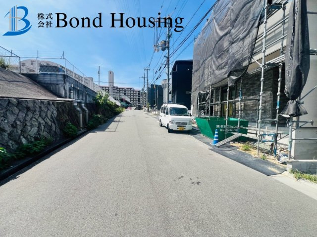 小中学校まで徒歩10分圏内　清水が丘1期　新築6区画　2号棟の前面道路含む現地写真