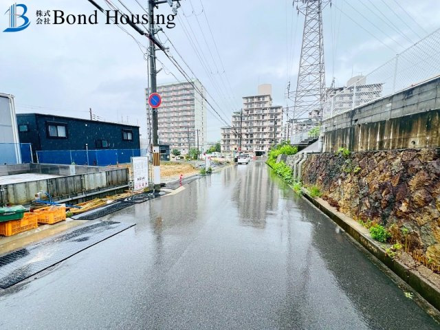 近隣買い物施設充実　清水が丘1期　新築6区画　3号棟の前面道路含む現地写真