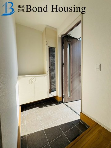 WIC完備収納豊富　清水が丘1期　新築6区画　4号棟の玄関