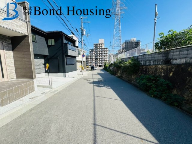 WIC完備収納豊富　清水が丘1期　新築6区画　4号棟の前面道路含む現地写真