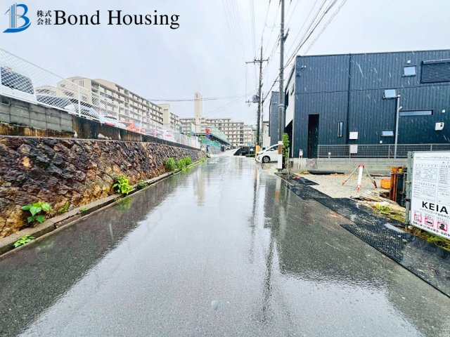 WIC完備収納豊富　清水が丘1期　新築6区画　4号棟の前面道路含む現地写真