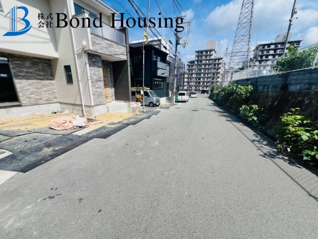 WIC完備収納豊富　清水が丘1期　新築6区画　4号棟の前面道路含む現地写真